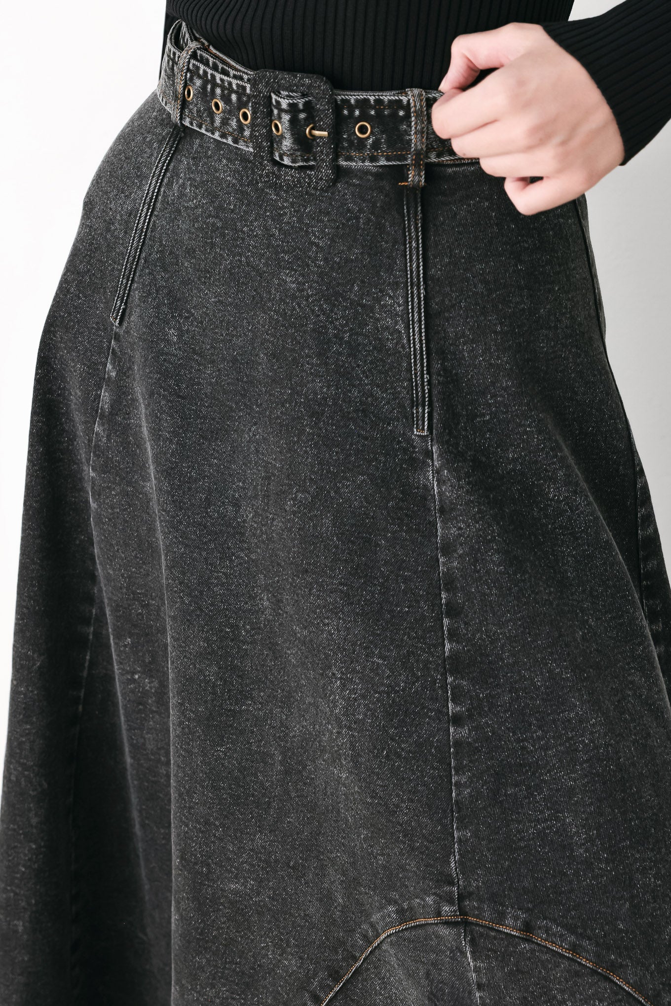 SHADOW STITCH ROMANCE DENIM MIDI SKIRT - Image 3